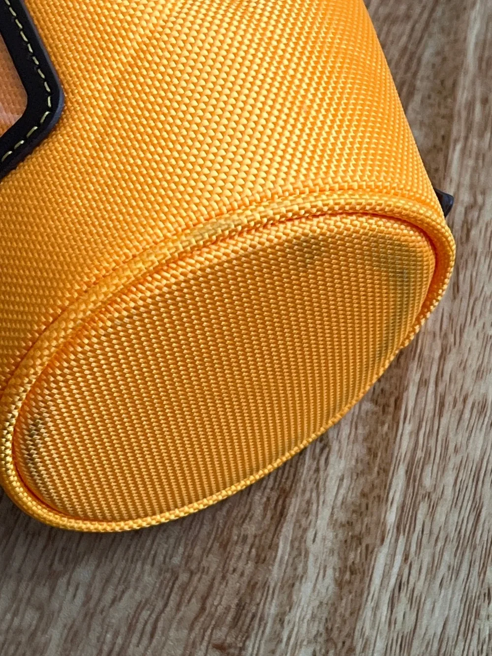 Veuve Clicquot Champagne Insulated Neoprene Zipper Bottle Ice Jacket Leather